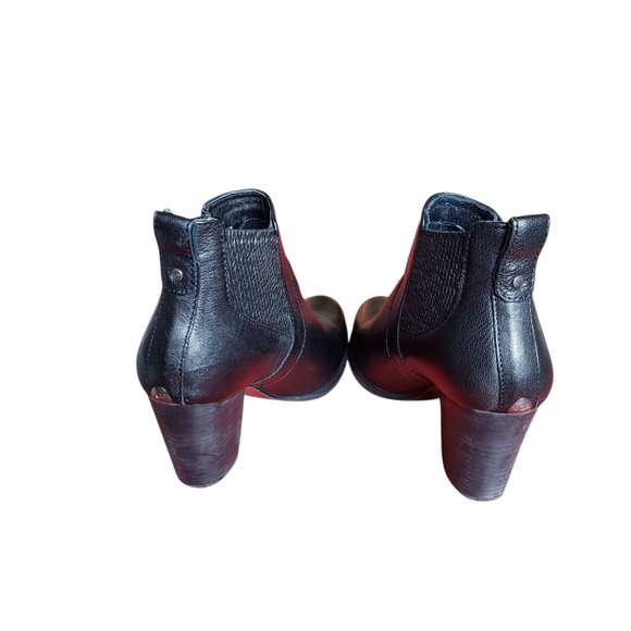 The UGG Cobie II Women’s Ankle Boots high heels Chelsea StyleExcellent Conditio - Picture 8 of 16